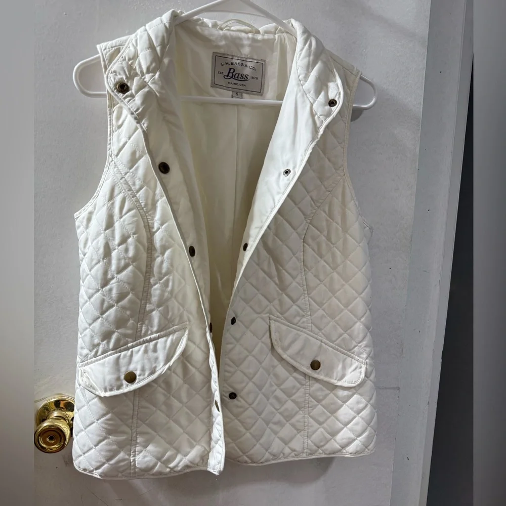 G.H. Bass & Co. Cream Outerwear - Picture 1 of 4